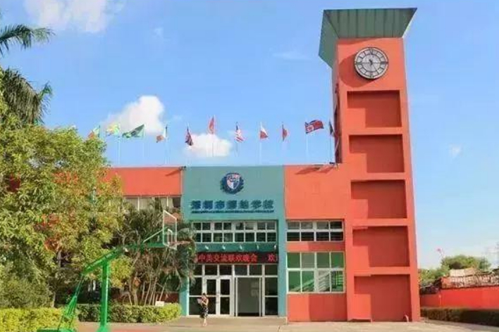 盘点深圳三所“贵族学校”，学费高超23万，家长：真上不起