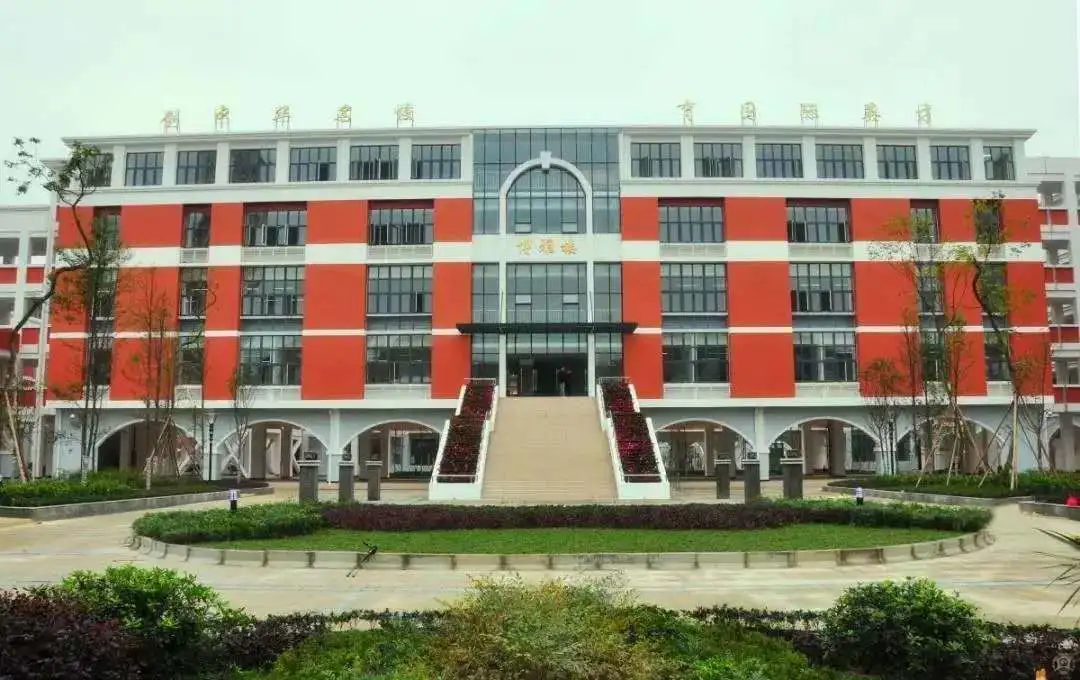 近3年4所私立名校开校招生，成都这个区将成“教育强区”？