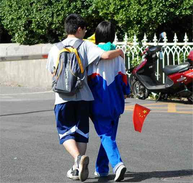 正确的“性教育”是父母给孩子最好的成长礼物，黄磊的教育被点赞