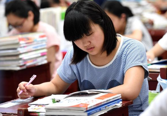 新高考选科迷之组合，物理化学和政治并非良配，不少学生后悔不已