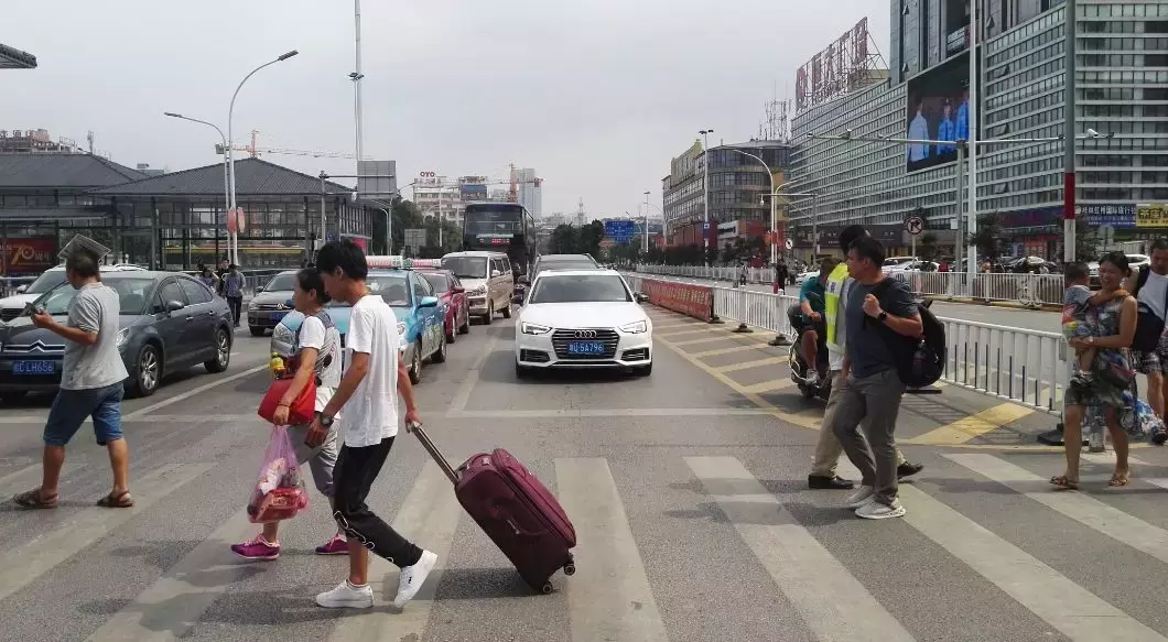桂林北站站前东路全段禁停,违者罚200元记3分!以后怎么接送人?