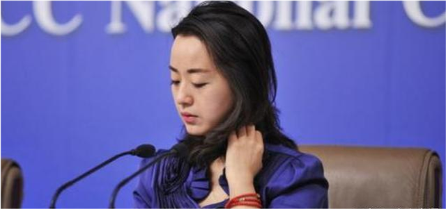 中国女翻译官燃爆了！中美交锋20分钟临场脱稿交传，太帅太牛