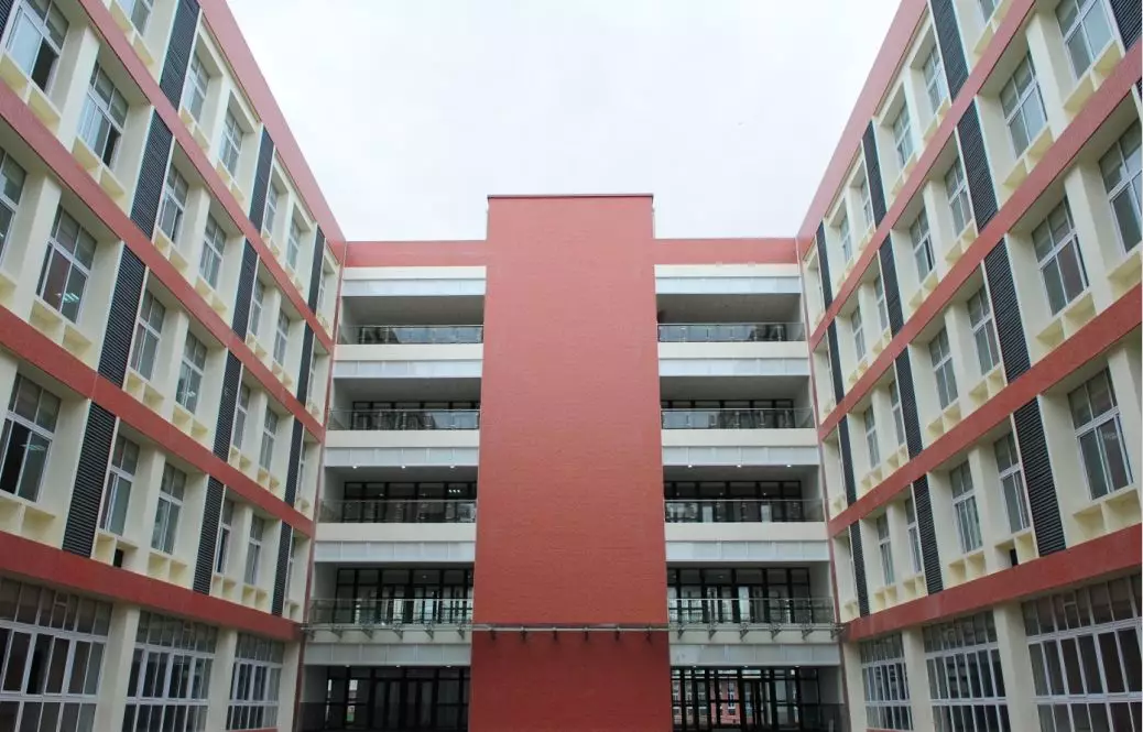 除了乐山大佛，乐山还有老牌的专科大学，名气专业都是响当当