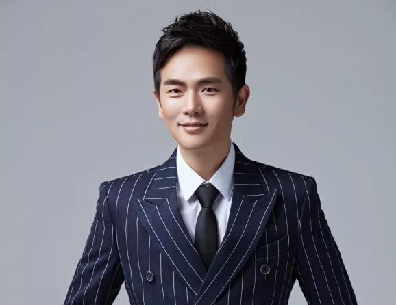 娱乐圈的“大学老师”：张杰特聘惹争议，陈翔返校遭抵制