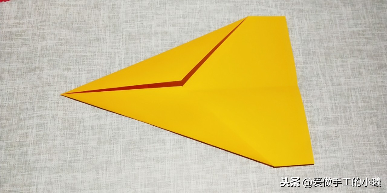 折纸教程：一张A4纸就能完成的折纸飞机，飞行能力棒棒哒
