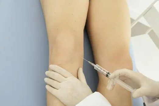 膝骨关节炎常用的三种注射治疗，如何正确使用缓解疼痛？