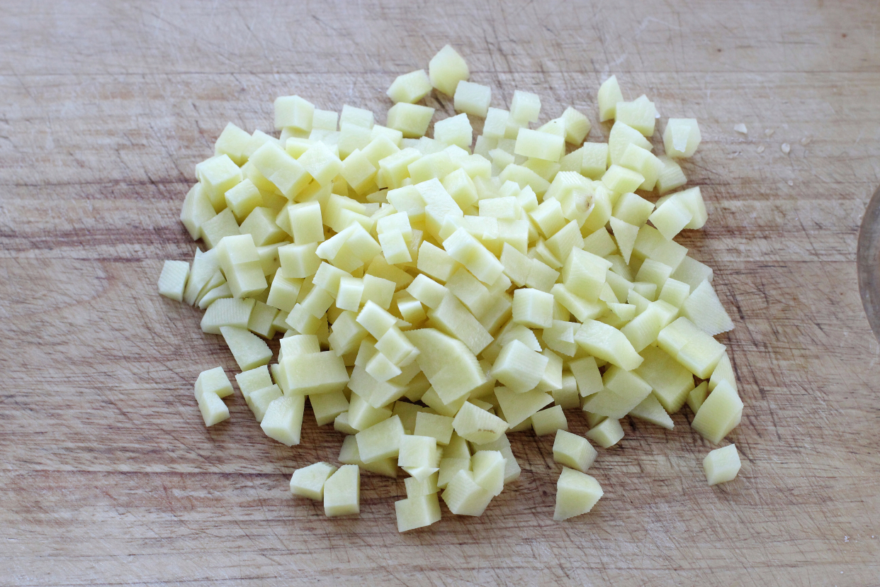 在家做麦叔叔同款薯饼，两个土豆就能做一大盘，外酥里糯香喷喷的