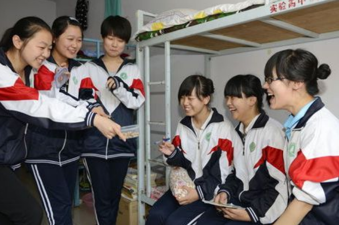 上大学后才了解，高中“走读”和“住校”区别很大，容易影响分数