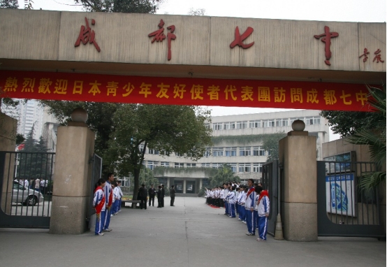 读完高中上大学，中间只隔一条街？这三所“隔壁”985你知道吗？