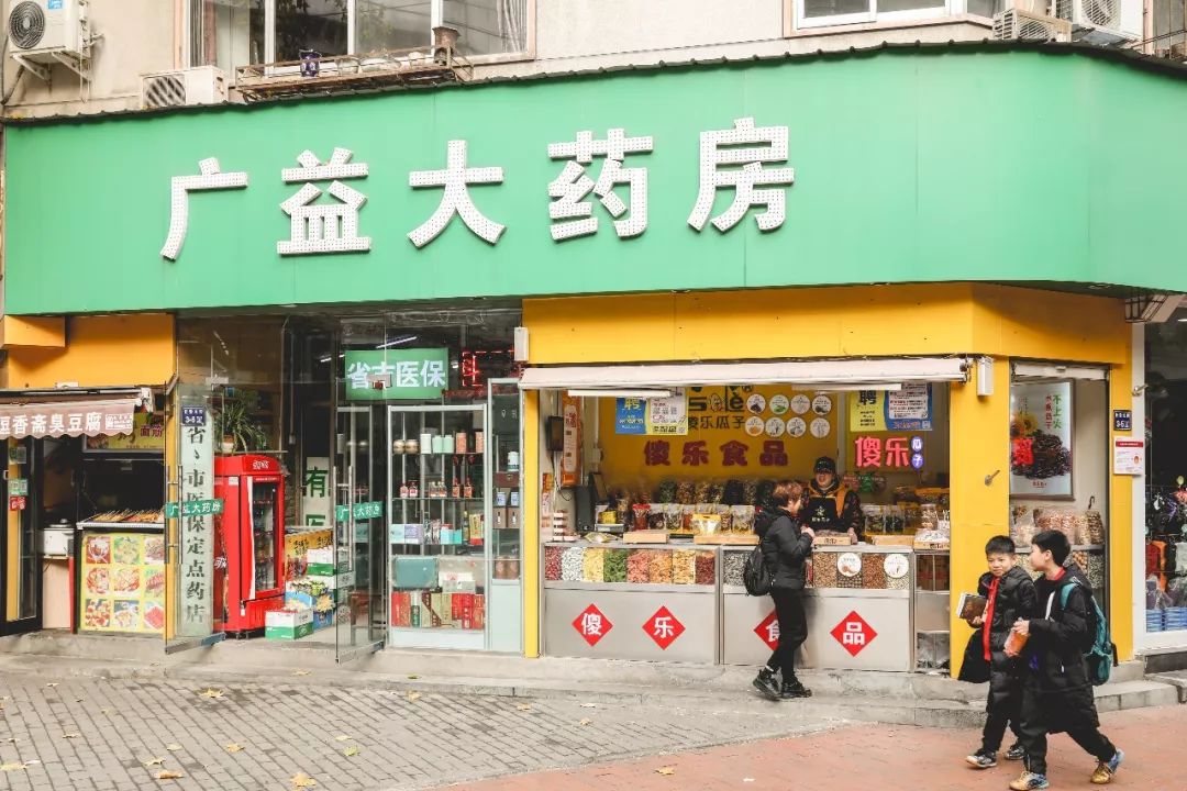 傻乐瓜子的介绍（一份郑州的年货店铺测评）