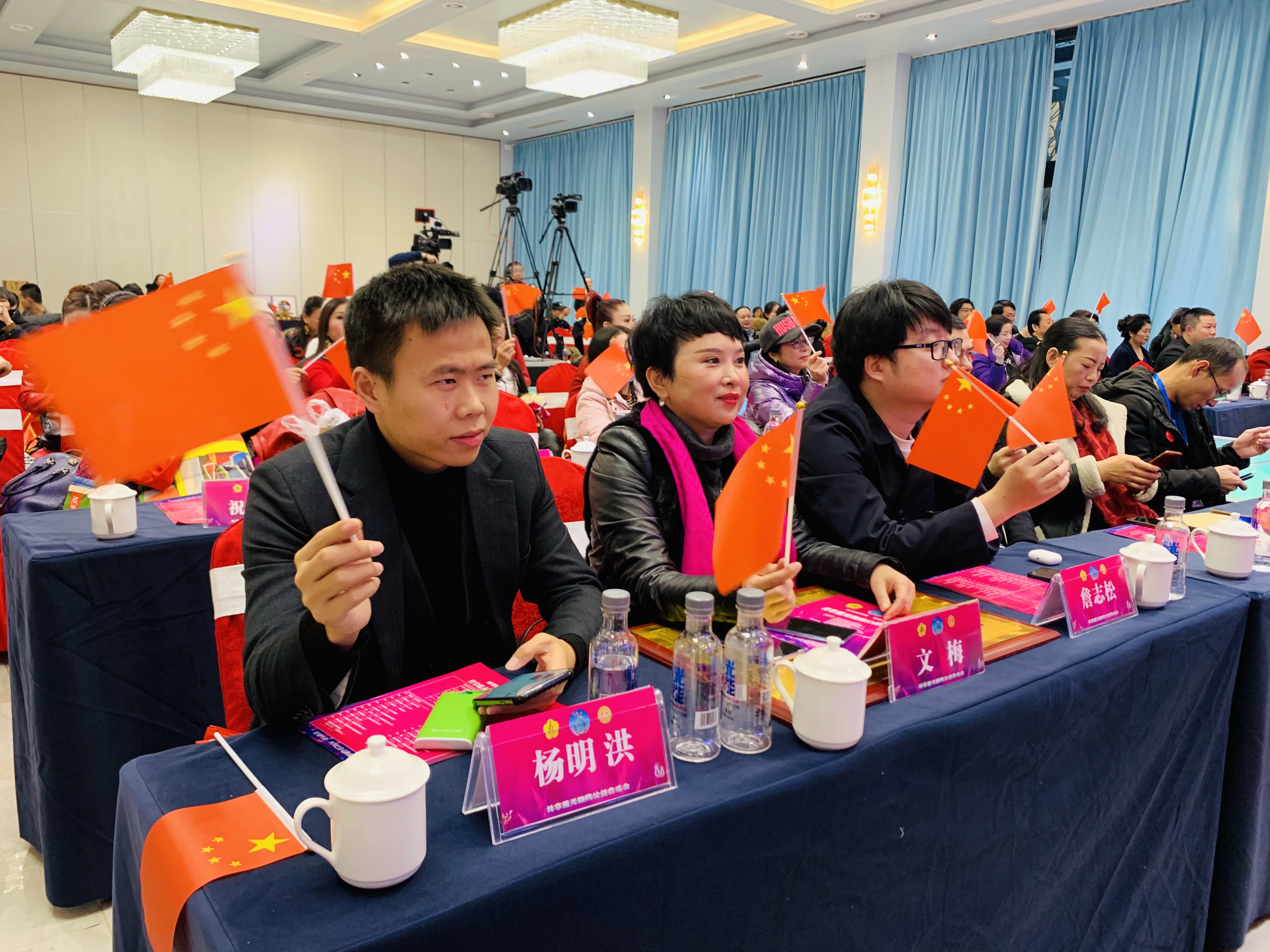 共享蓝天助残公益音乐会在成都举行