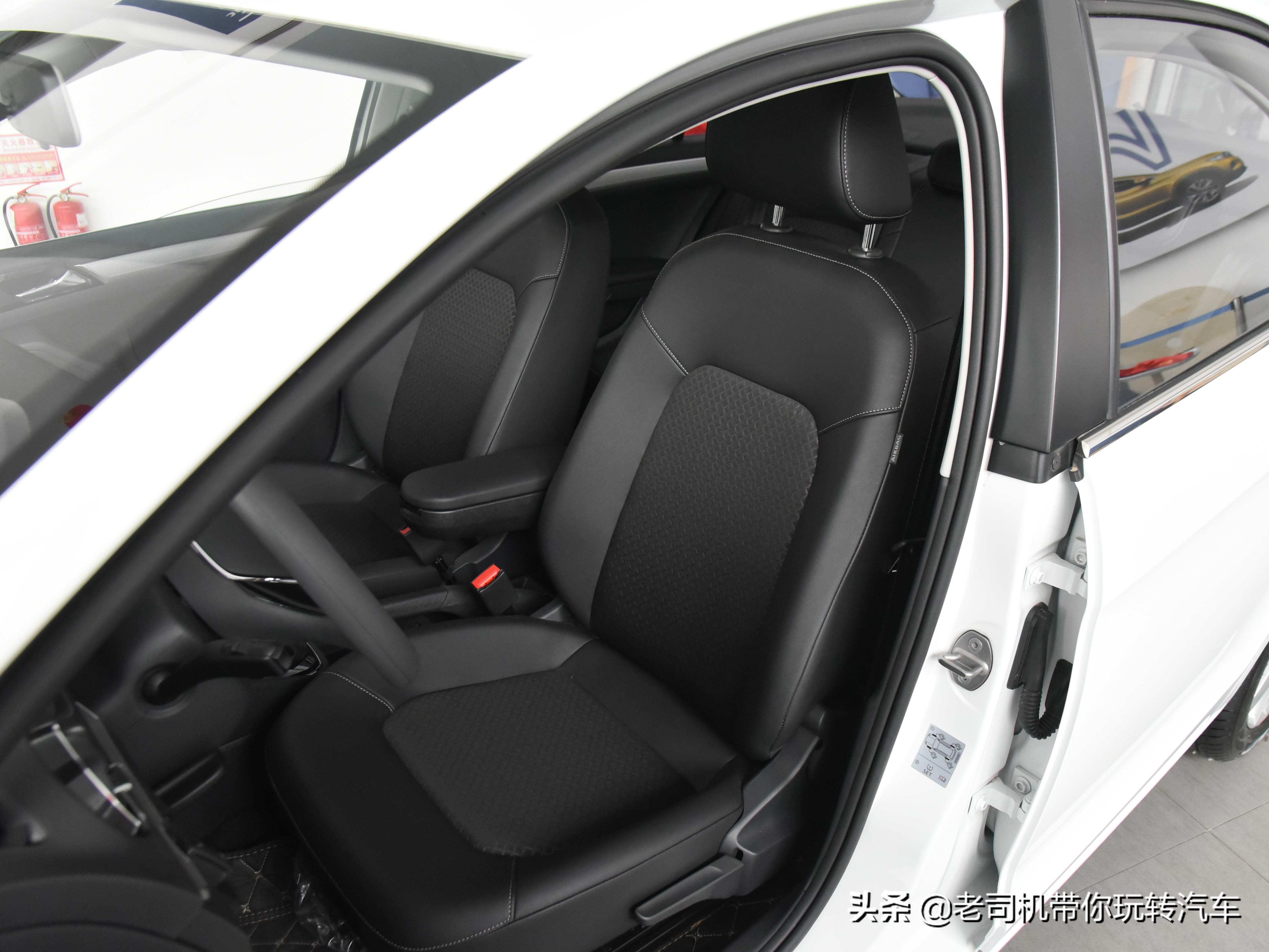 皮实耐用合资品质，这台代步车百公里油耗5.6L，实拍捷达VA3