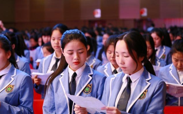 继高中不能招复读生后，私立学校也不能随便进了，学生有喜有忧