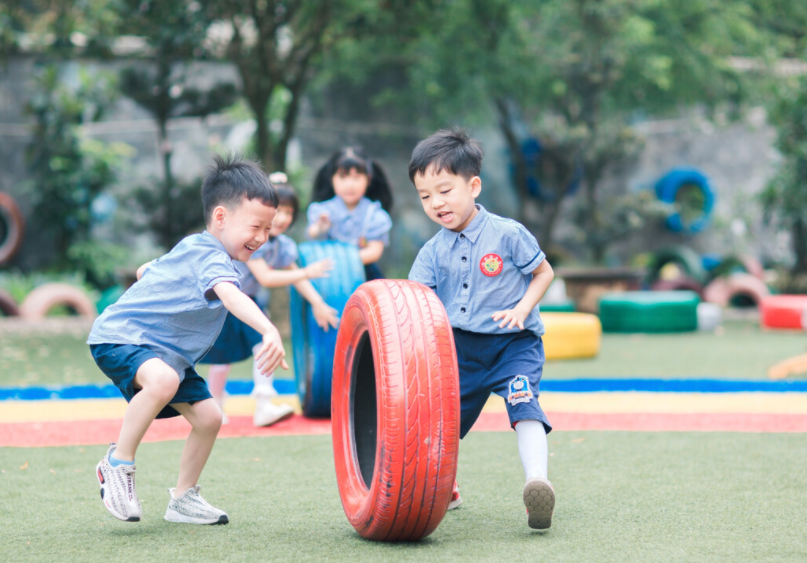 大学生毕业照创意（幼儿园毕业照走红）