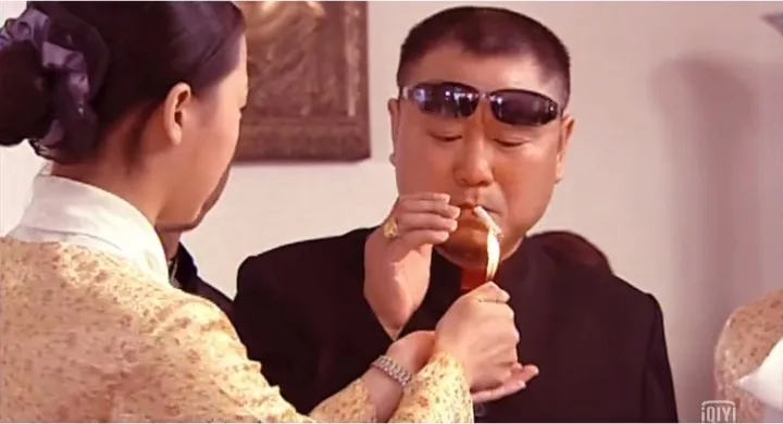 我调研了一百个国产内裤广告，发现了‘裆下’的自信缺失