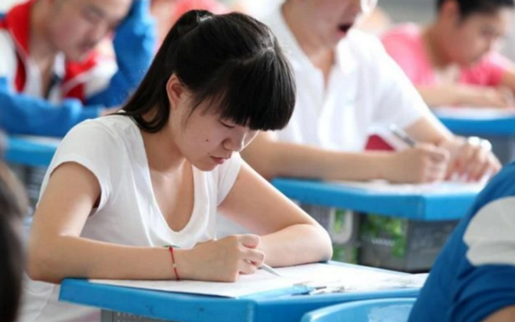 2021年高考“本科线”将上涨？考生估分都很高，高考大年成定局？