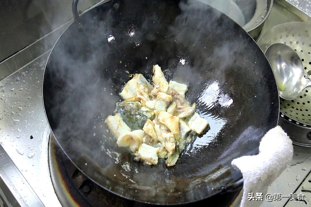酸菜鱼的做法（厨师长教你在家做最正宗酸菜鱼）-第17张图片