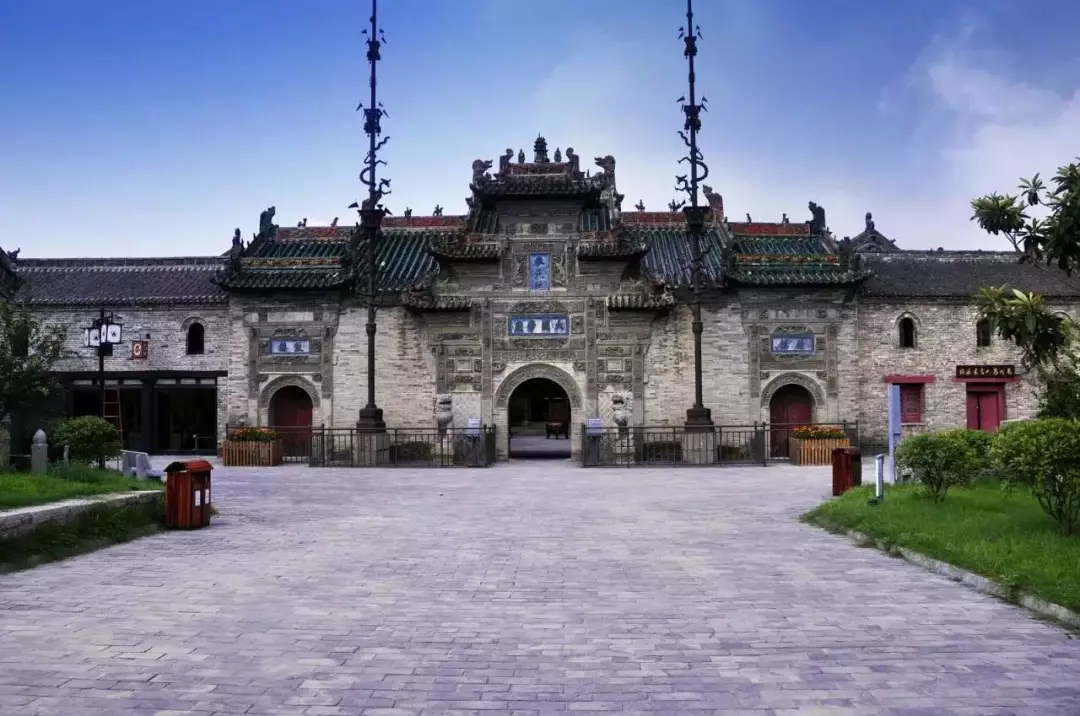 西周时,这里是焦国的首都;秦朝,这里被称为谯县;三国时期,这里还做过