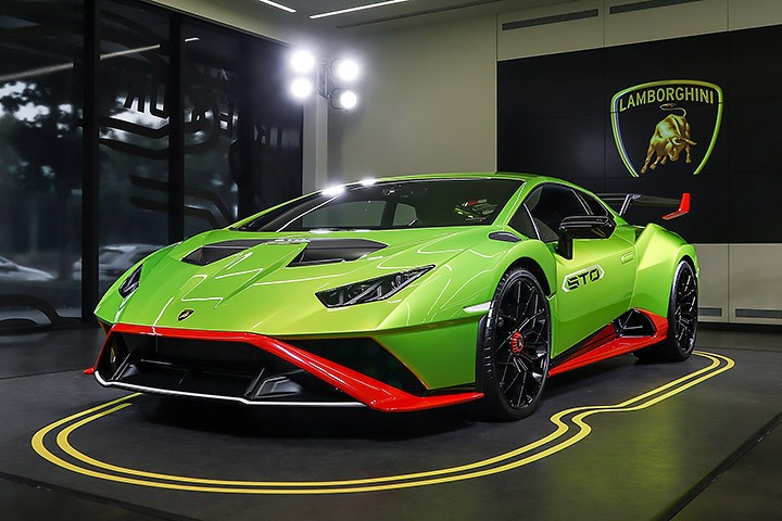 实拍兰博基尼Huracán，小牛咆哮震撼登场