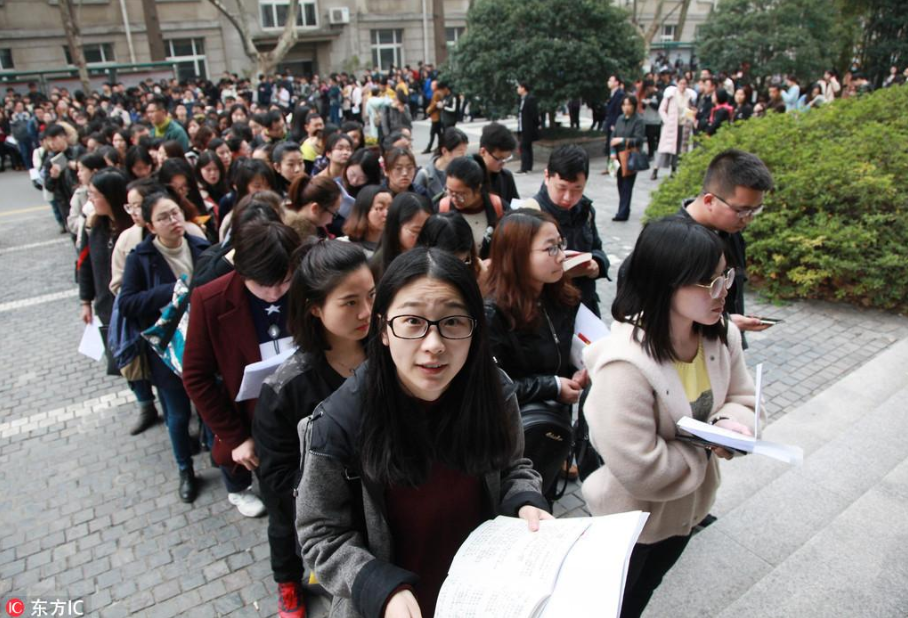 就业前景好的四类文科专业，考公务员优势大，上岸率更高