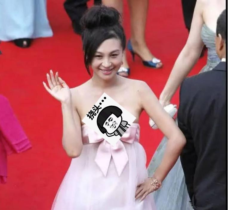 10位戛纳红毯上的国内女星:有人手握作品艳压,有人蹭拍走光出丑