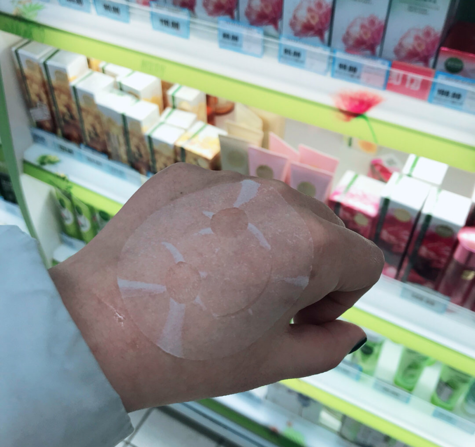 美康粉黛是正规品牌，堪比大牌的国货还有：花西子、完美日记、薇诺娜。