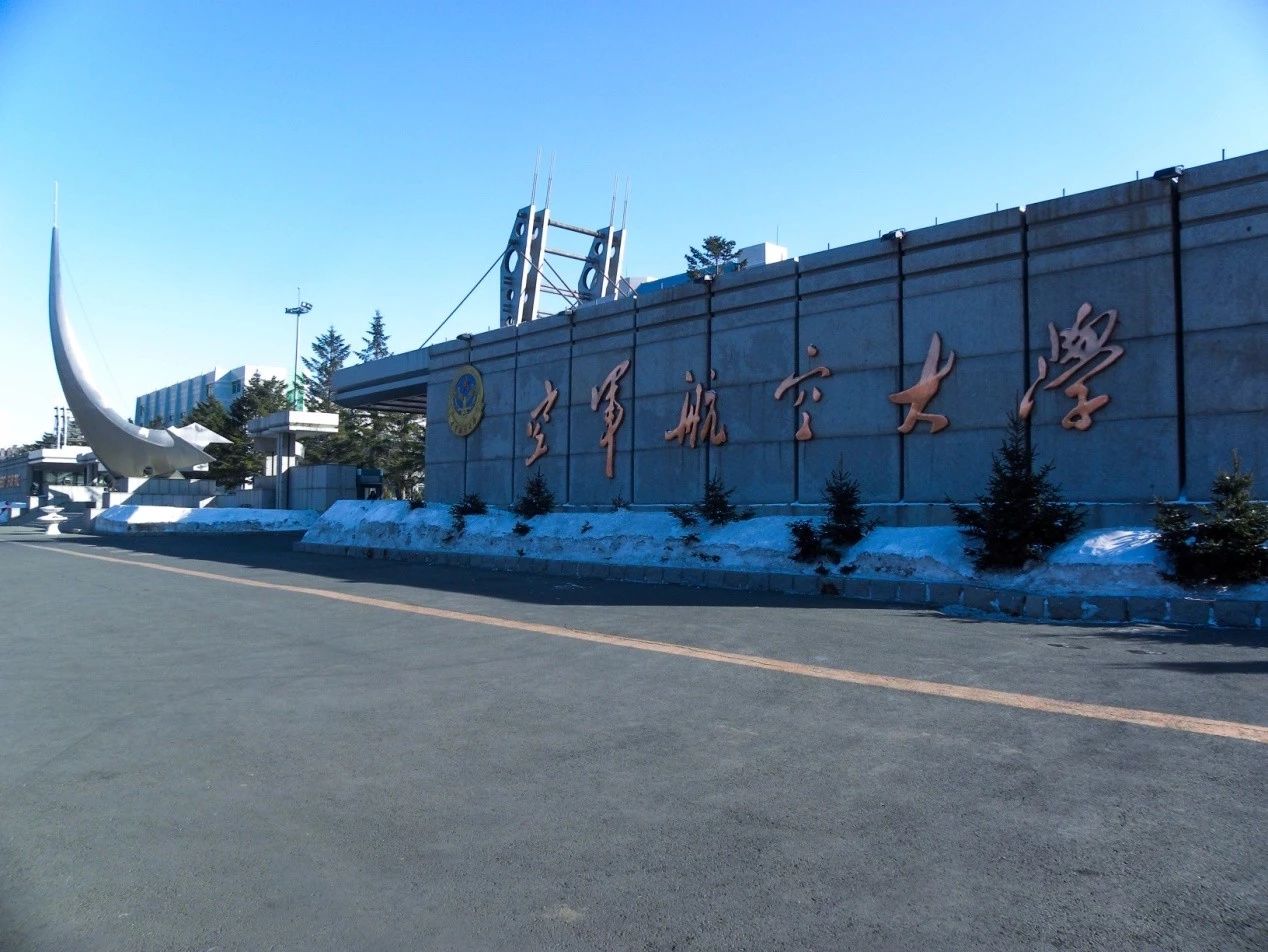 688分四川女孩不选清北，报考军校成为一名女飞行学员，让人羡慕