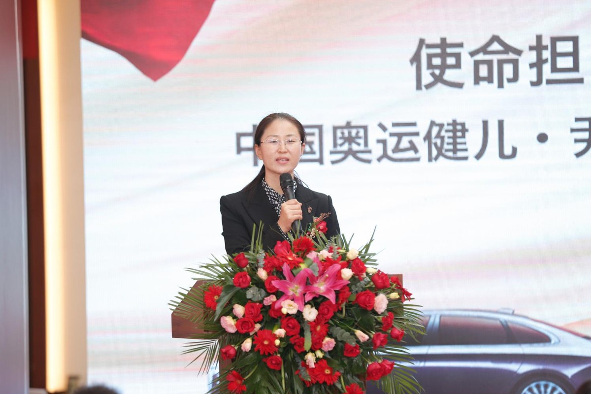 中国荣耀健儿尹笑言红旗 H9 交车仪式圆满完成