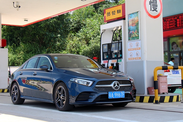 奔驰A200L深度车评：三厢加长、内饰高级，你买账吗？