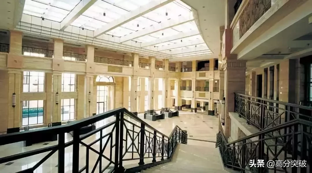 泡一整天都不够！国内那些美炸天的大学图书馆，你去过几个？