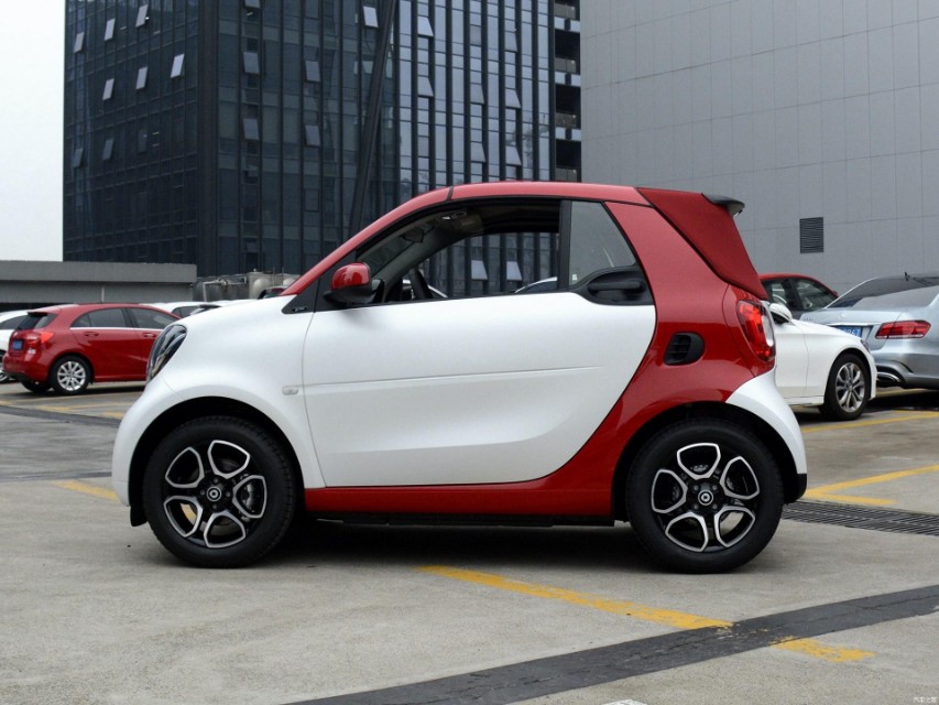 奔驰smart"库存成灾"!车商:降至11.99万卖不动,不能降了