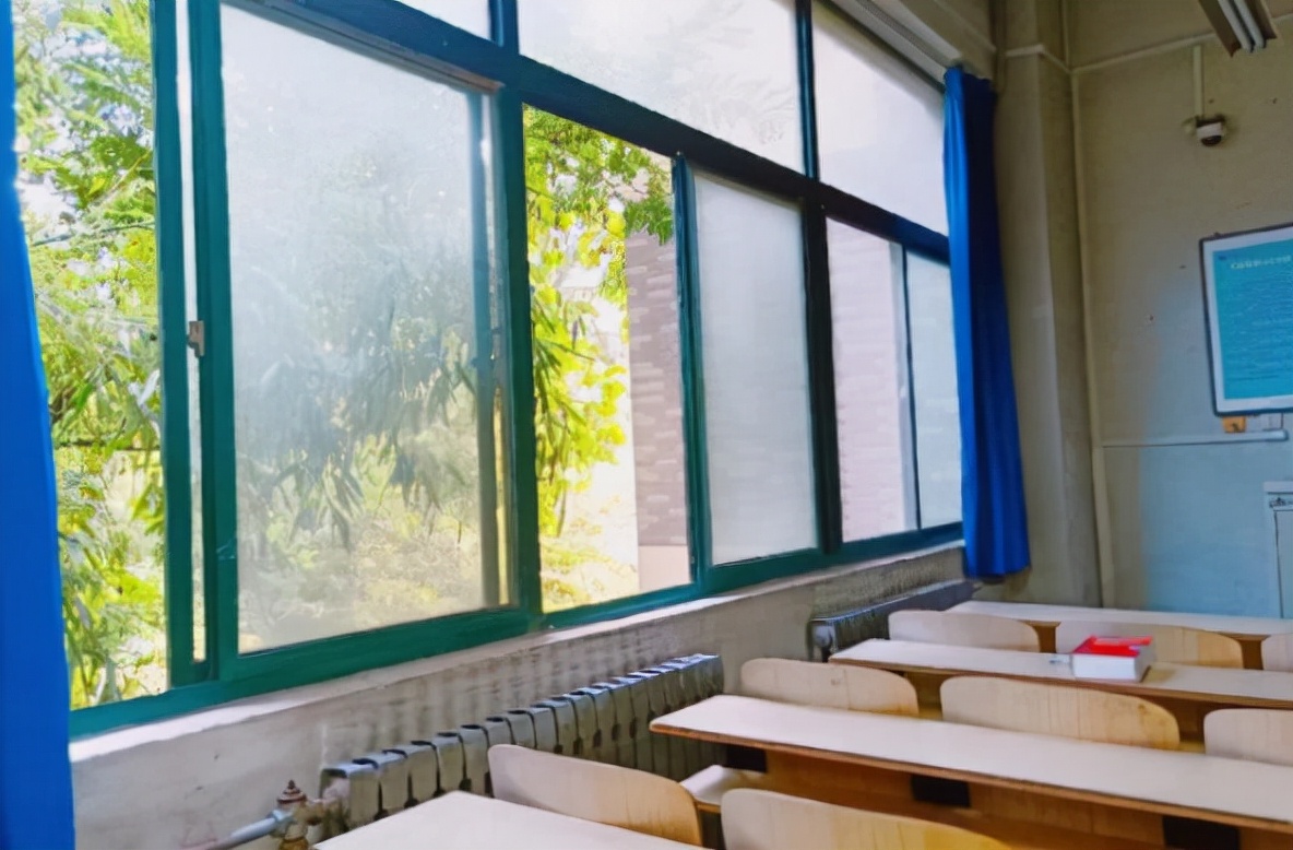 高中教室的四种vip座位，基本都落在学渣头上，有一种学霸也喜欢