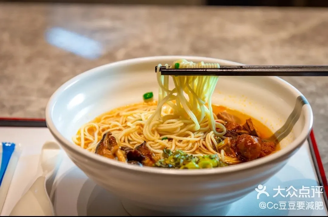 史上最低价！虹桥机场贵宾室，不是VIP也能进！最低9.9元两小时畅吃畅喝