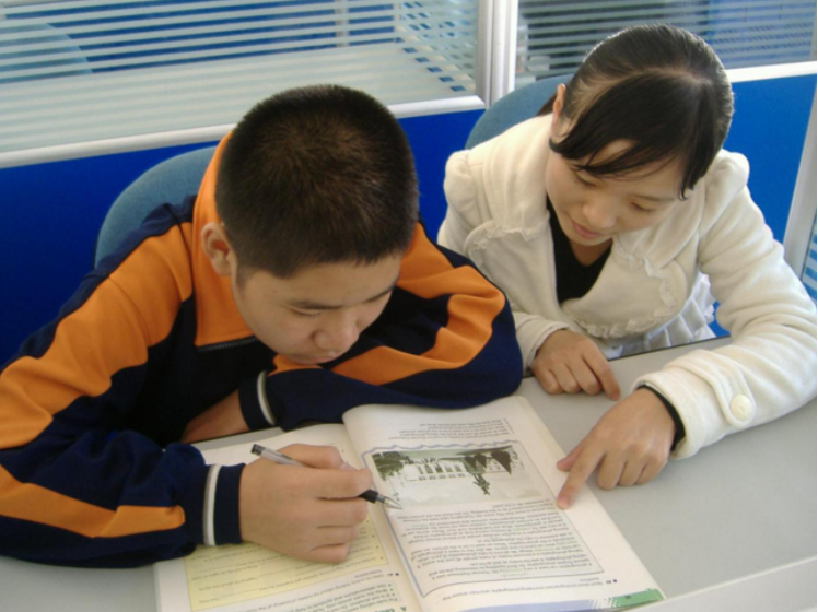 高考辅导班（有学生陪读的成人高考补习班）