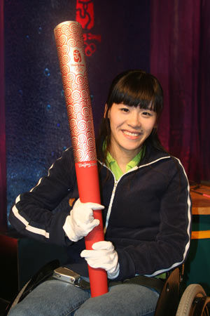 17岁比赛摔成高位截瘫，17年后被美国赔偿1000万，桑兰经历了什么