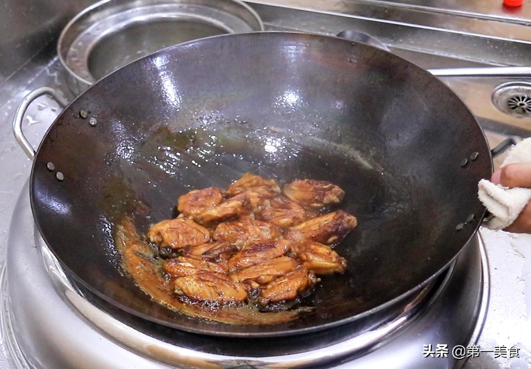 可乐鸡翅的家常制作方法（学会这一招鸡翅滑嫩入味）