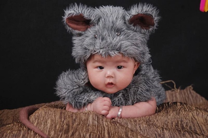 宝妈分娩时不懂如何用力,宝宝头部被挤压变形,网友:像寿星公