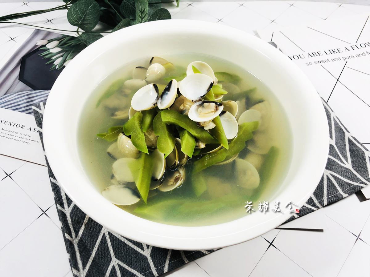 天热易上火,记得用白贝煮苦瓜,成本才6块,是难得的夏日靓汤