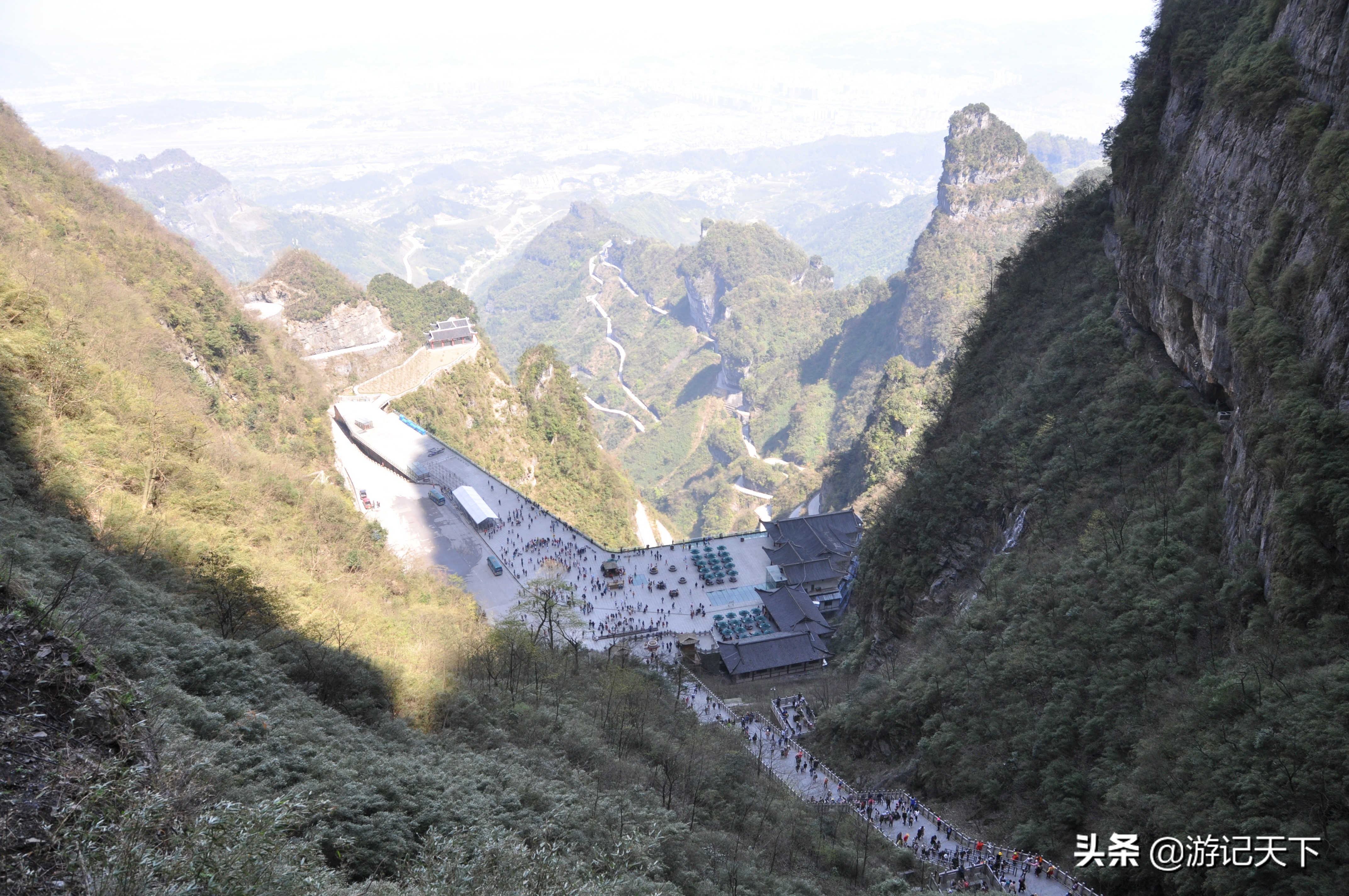 天门山景点的天门山