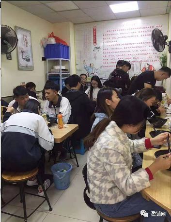 英才学院宾馆一条街（年底将至）