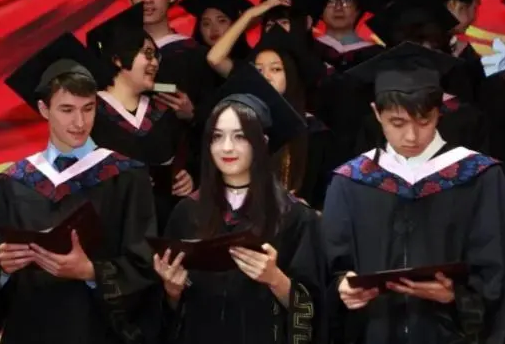 清华大学留学生招生网（清华大学自降门槛招揽外籍学生）