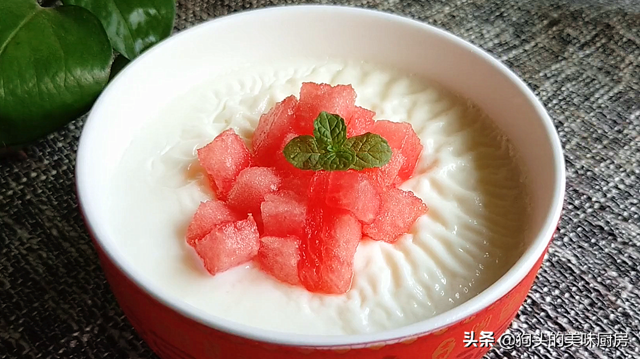 双皮奶的简单做法（广东的双皮奶就这么简单）