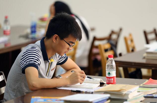 清华“保研率”引起争议，过半学生被保研，考研党看不到希望了？