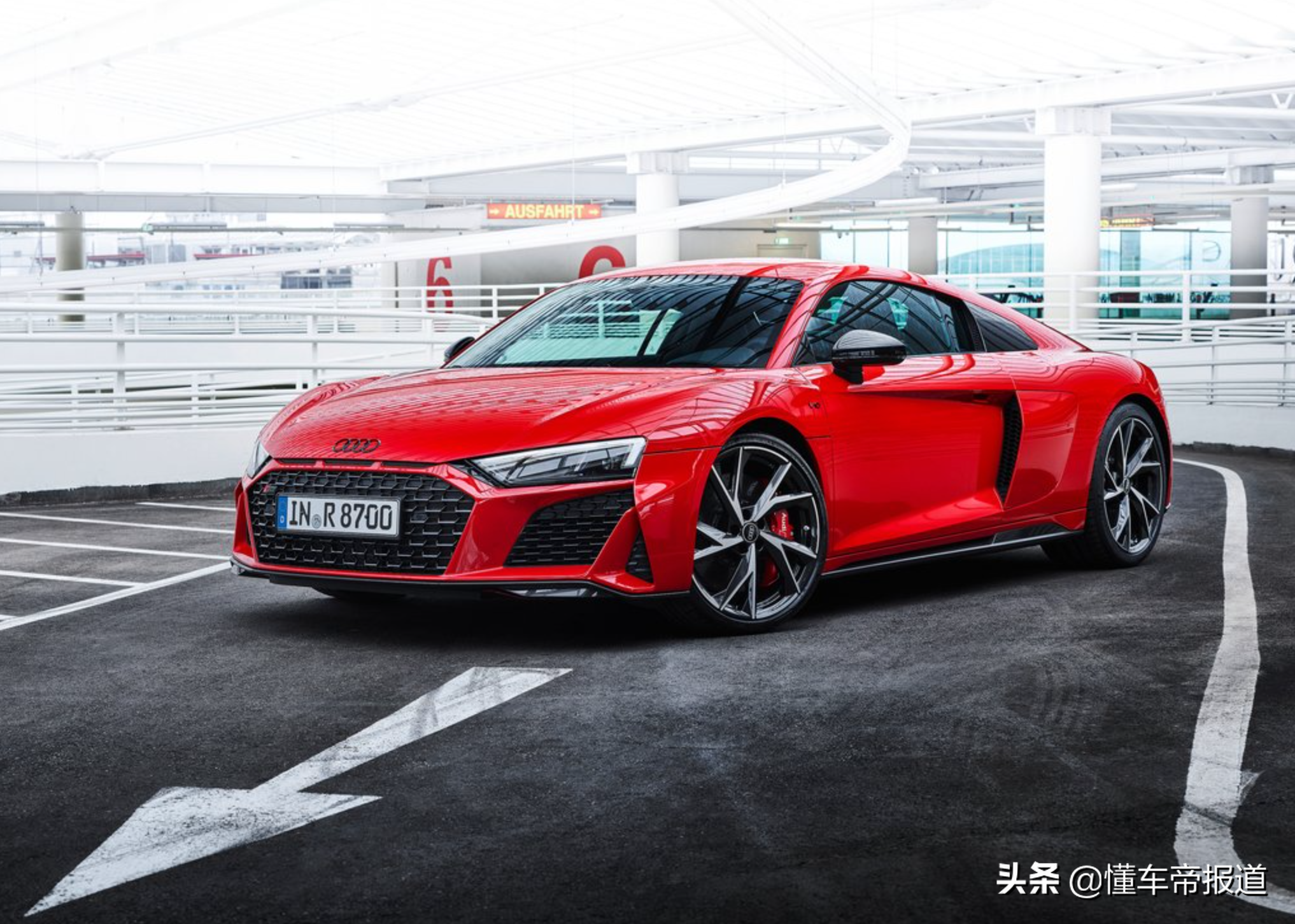 新车 | 约合人民币111万元，新款奥迪R8后驱版来了！3.7秒破百