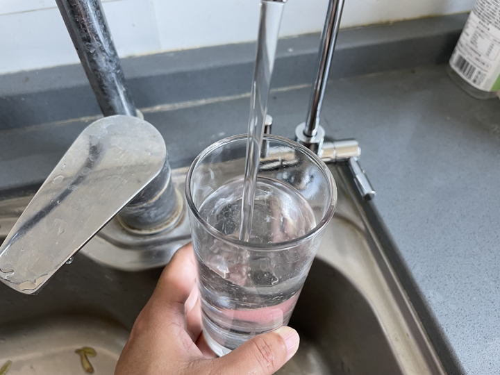 水质好出水量大 体积小不占橱柜空间 易开得净水器评测