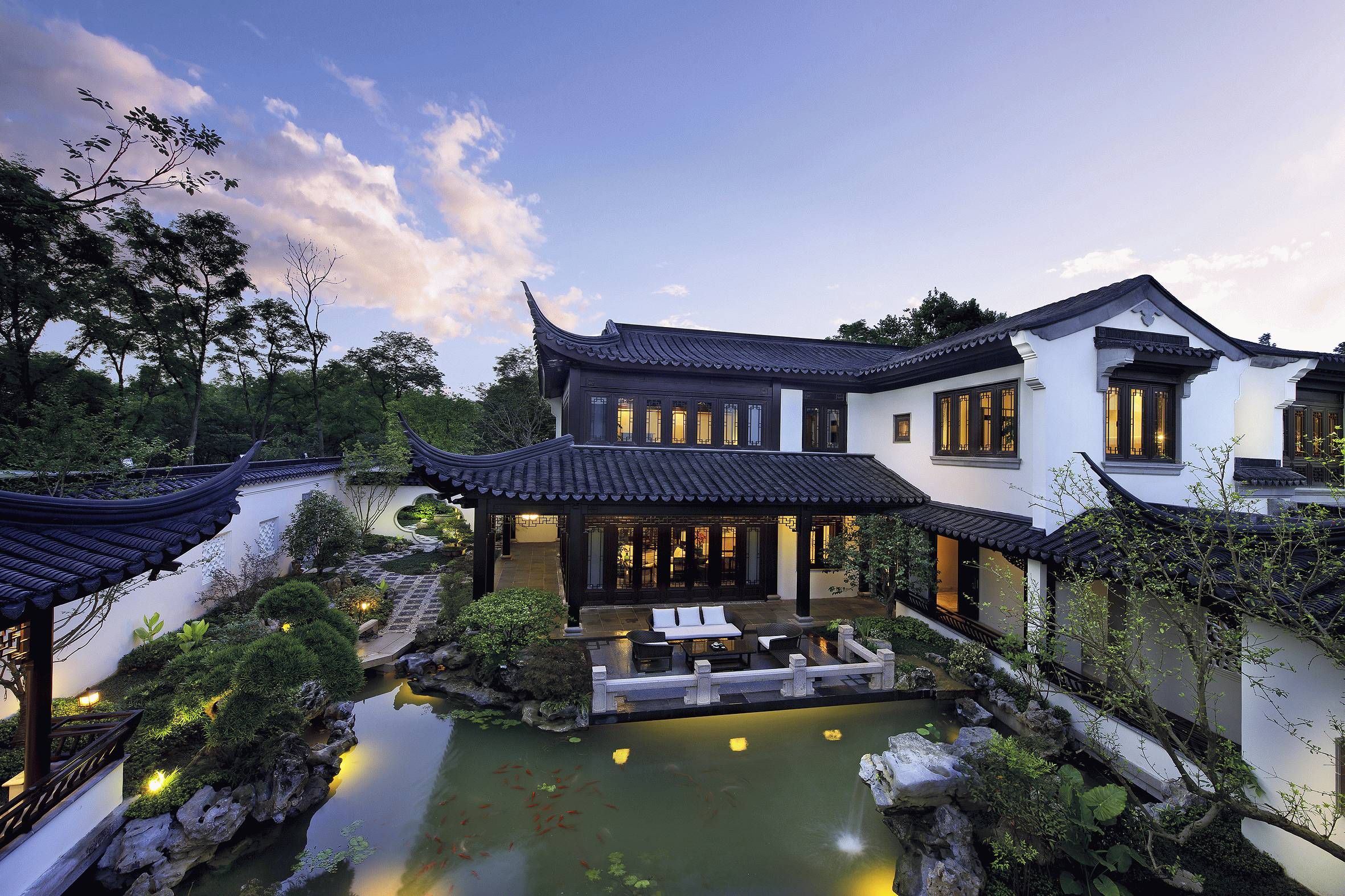 云南170万精装中式合院，210平庭院，院中种满花，过简单养老生活