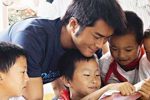 中国十大不老男神：吴彦祖上榜，他是低调慈善家