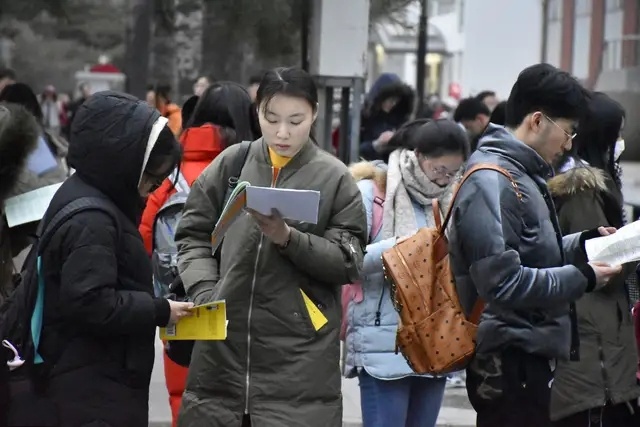 武汉大学法学院推免生，竟有18人来自北大，网友：不可思议