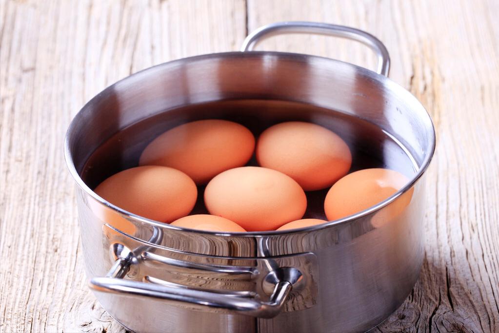鸡蛋冷水煮10分钟熟了吗？（煮鸡蛋热水下锅，还是冷水下锅？）-第19张图片