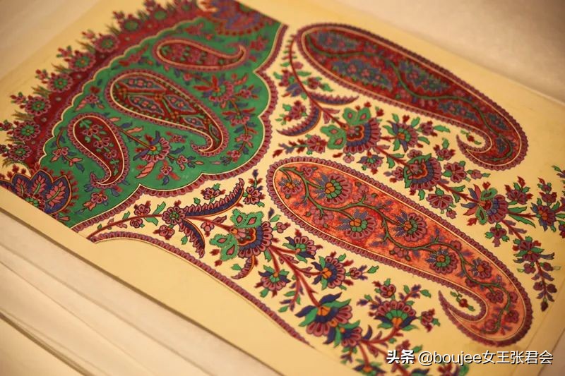 大寒时节的颈间风度——从纳芙蒂蒂王后开启的围巾简史